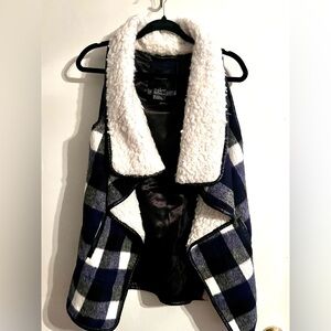 Me Jane Black and White Stylish Plaid Sherpa-Lined‎ Vest-Size Small